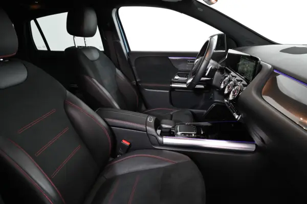 Mercedes-Benz GLA 200 AMG Line 19