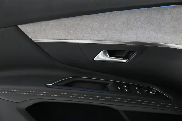 Peugeot 3008 1.6 Hybrid GT e-EAT8 24