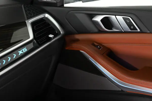 BMW X5 50 e xDrive Edição Desportiva M 26