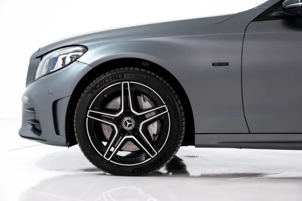 Mercedes-Benz C 300 e AMG Line 15