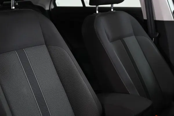 Volkswagen T-Roc 1.0 TSI Urban 29