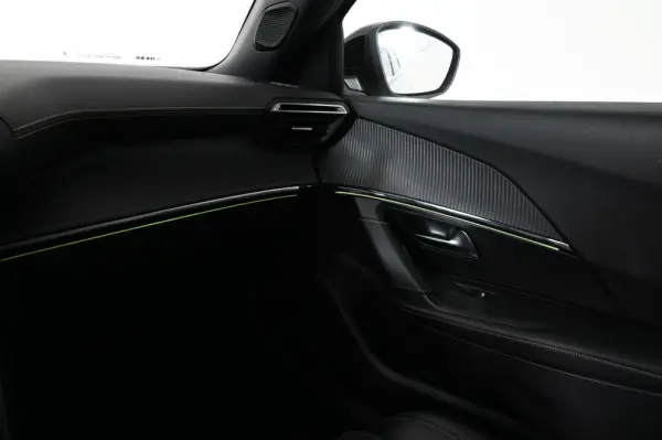 Peugeot 2008 1.2 PureTech GT EAT8 28