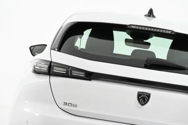 Peugeot 308 1.2 Hybrid Style e-DCS6 10