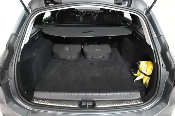 Mercedes-Benz C 300 e Avantgarde 10