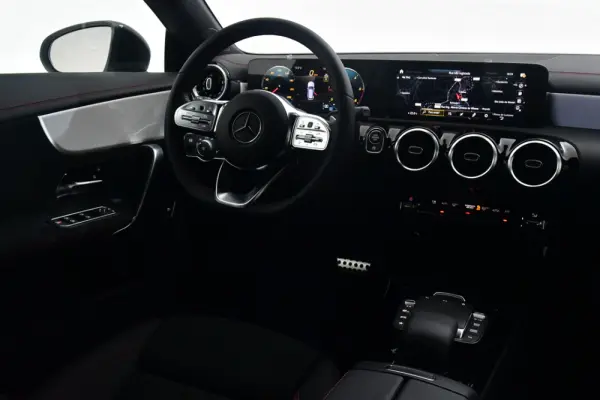 Mercedes-Benz CLA 180 d Shooting Brake AMG Line Aut. 21