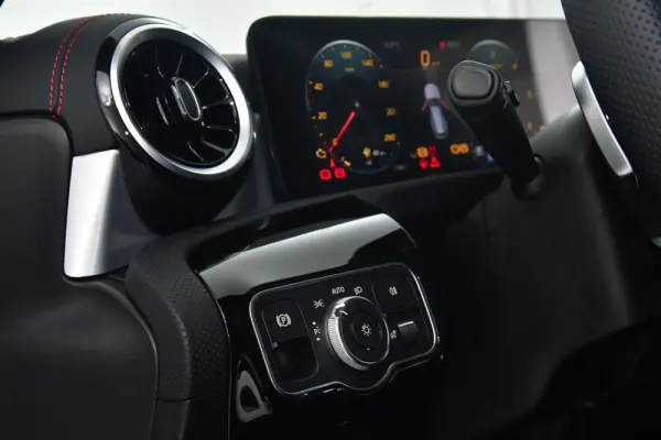 Mercedes-Benz CLA 180 d Shooting Brake AMG Line Aut. 18