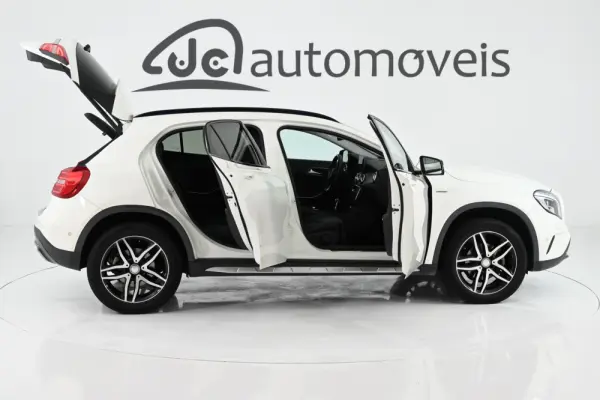 Mercedes-Benz GLA 180 d AMG Line 6