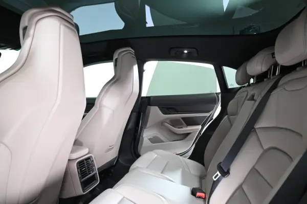 Porsche Taycan Sport Turismo 4S 28
