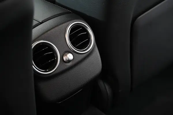 Mercedes-Benz C 300 de Avantgarde 27