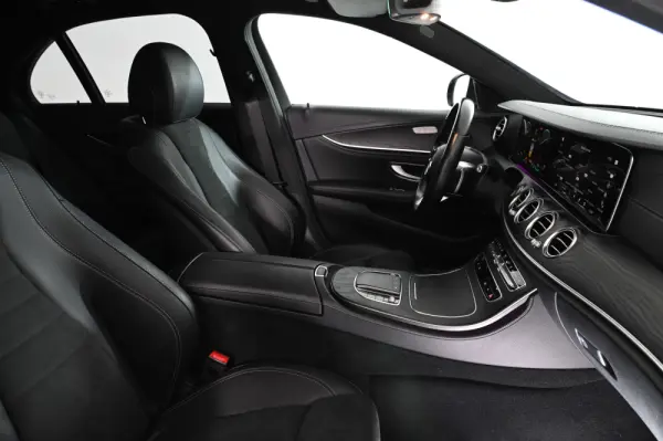 Mercedes-Benz E 300 de AMG Line 18