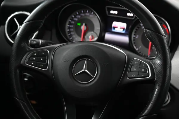 Mercedes-Benz GLA 180 d AMG Line 13