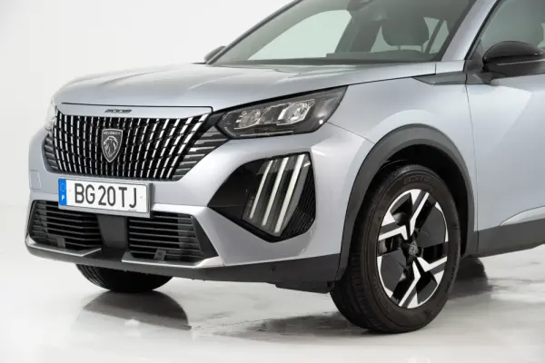 Peugeot 2008 1.2 PureTech Allure Pack EAT8 19