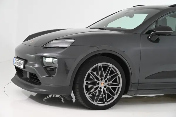 Porsche Macan Electric 4 11