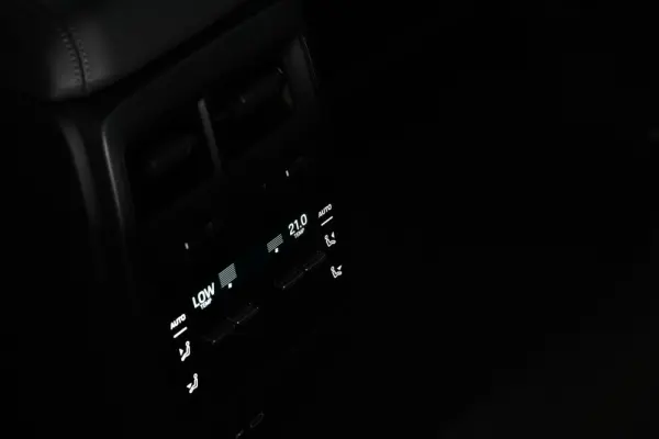 Porsche Macan Electric 4 29