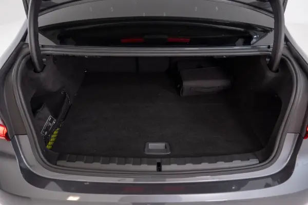 BMW 320 e Corporate Edition Auto 9