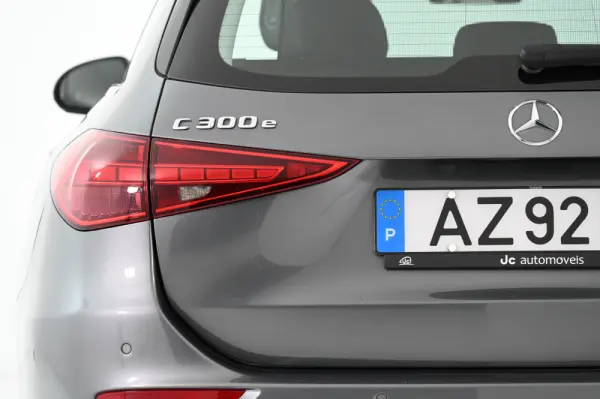 Mercedes-Benz C 300 e Avantgarde 12