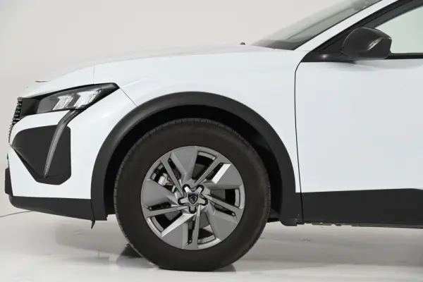 Peugeot 408 1.2 PureTech Allure EAT8 11