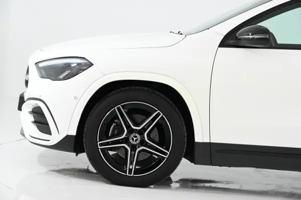 Mercedes-Benz GLA 200 d AMG Line 11