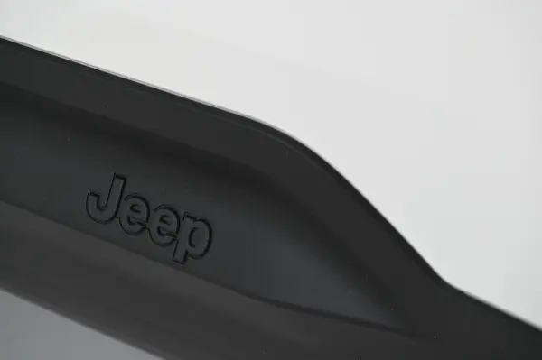Jeep Avenger 1.2 e-Hybrid Summit DCT 12