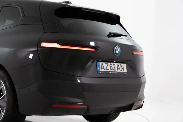 BMW iX xDrive 40 12
