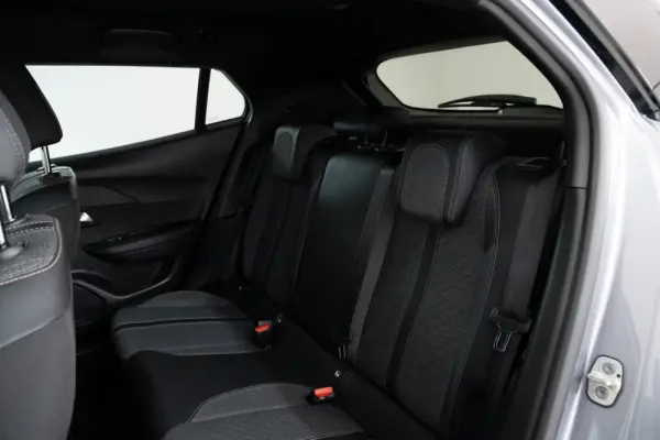 Peugeot 2008 1.2 PureTech Allure Pack EAT8 32