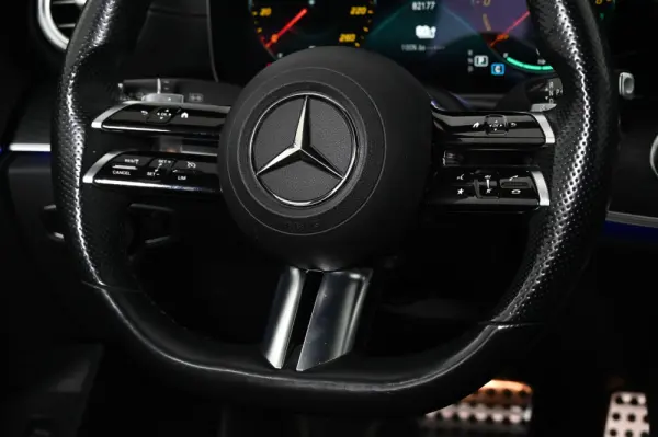 Mercedes-Benz E 300 de AMG Line 16