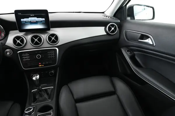 Mercedes-Benz GLA 180 d AMG Line 15