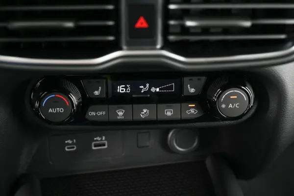 Nissan Juke 1.0 DIG-T N-Connecta DCT 24