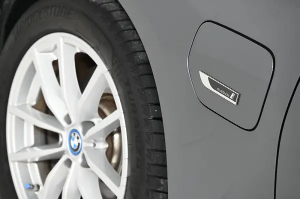 BMW 320 e Auto 13