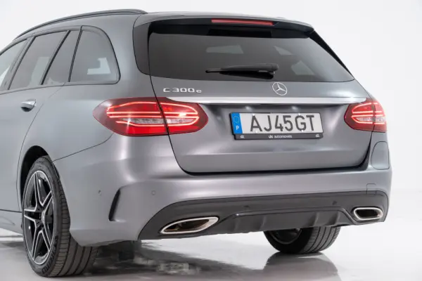 Mercedes-Benz C 300 e AMG Line 13