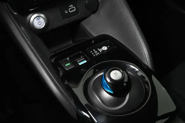 Nissan Leaf Acenta 24