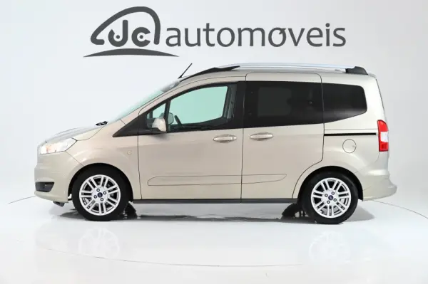 Ford Tourneo Courier 1.0 EcoBoost Titanium 7