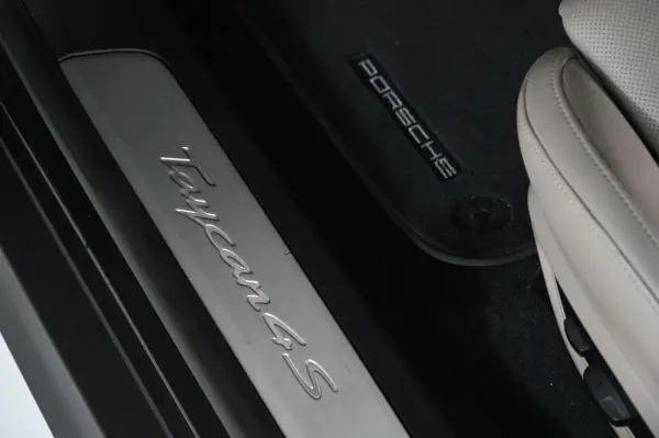 Porsche Taycan Sport Turismo 4S 29