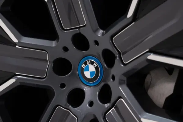 BMW iX xDrive 40 17