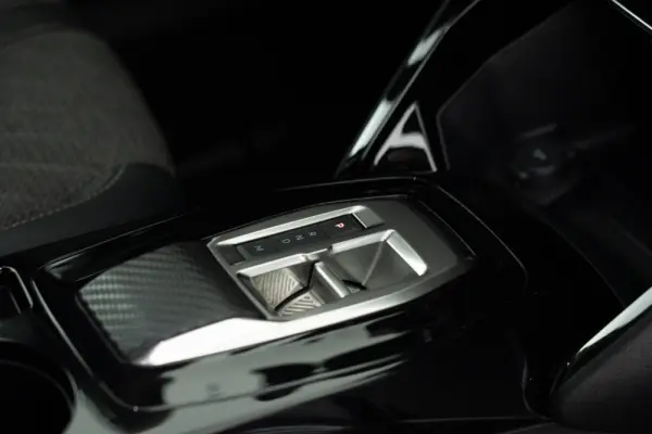 Peugeot 2008 1.2 PureTech Allure Pack EAT8 29