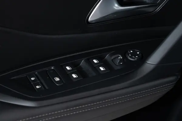 Peugeot 308 1.6 Hybrid Allure e-EAT8 33