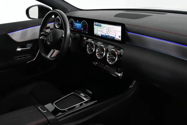 Mercedes-Benz CLA 200 d Shooting Brake AMG Line Aut. 20