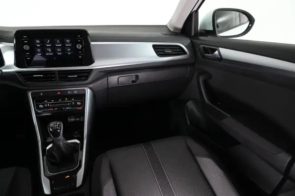 Volkswagen T-Roc 1.0 TSI Urban 17