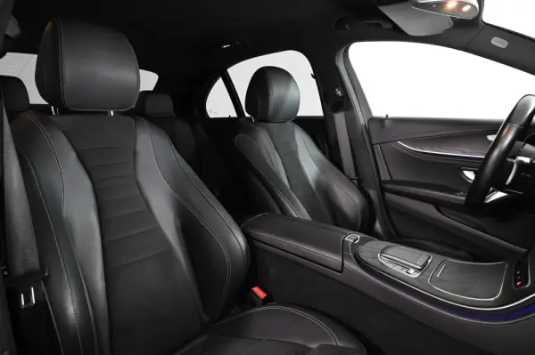 Mercedes-Benz E 300 de AMG Line 4
