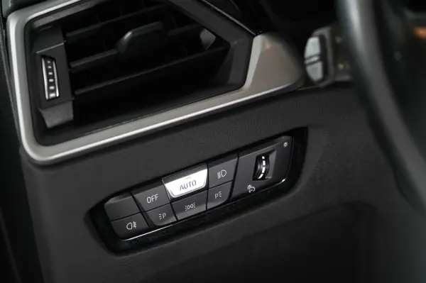 BMW 318 d Auto 23
