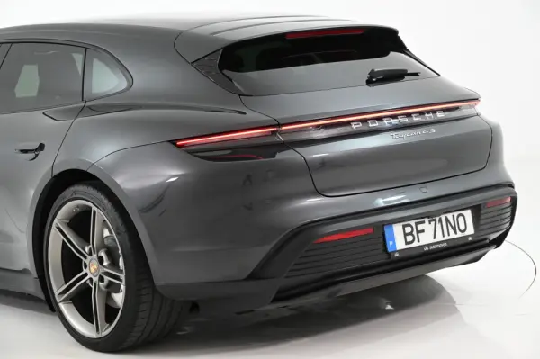 Porsche Taycan Sport Turismo 4S 10