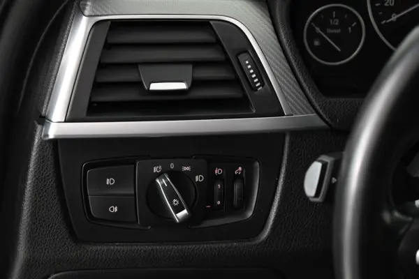 BMW 318 d Pack M Auto 21