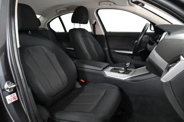 BMW 318 d Auto 4