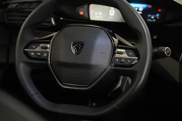 Peugeot 408 1.2 PureTech Allure EAT8 23