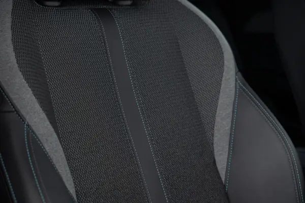Peugeot 308 1.6 Hybrid Allure e-EAT8 27