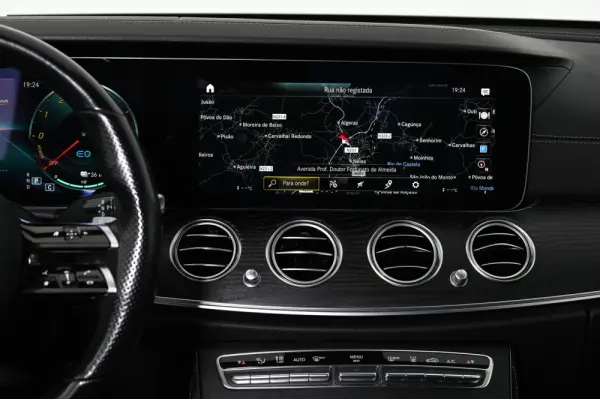 Mercedes-Benz E 300 de AMG Line 17