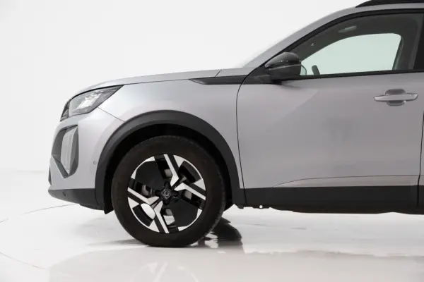 Peugeot 2008 1.2 PureTech Allure Pack EAT8 12