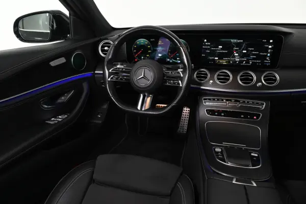 Mercedes-Benz E 300 de AMG Line 14
