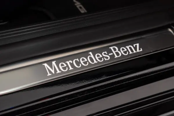Mercedes-Benz C 300 e AMG Line 19