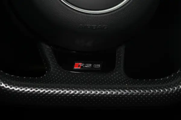 Audi RS6 Avant 4.0 TFSi Plus quattro Tiptronic 24